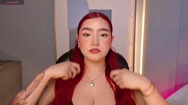 Snapshot of ViolettCastel chatting on November 17, 2025, 7:40 pm ViolettCastel online show from November 17, 2025, 7:40 pm