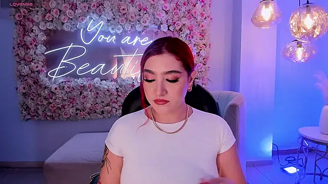 Snapshot of ViolettCastel chatting on September 22, 2025, 6:25 pm ViolettCastel online show from September 22, 2025, 6:25 pm