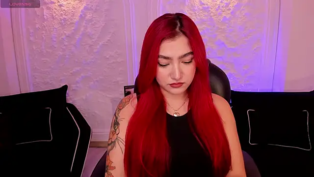 Snapshot of ViolettCastel chatting on October 18, 2025, 7:05 pm ViolettCastel online show from October 18, 2025, 7:05 pm