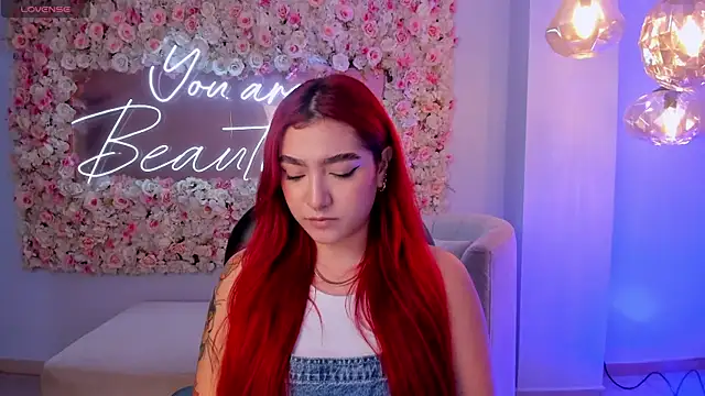 Snapshot of ViolettCastel chatting on October 26, 2025, 11:10 am ViolettCastel online show from October 26, 2025, 11:10 am