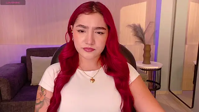 Snapshot of ViolettCastel chatting on November 3, 2025, 7:39 pm ViolettCastel online show from November 3, 2025, 7:39 pm