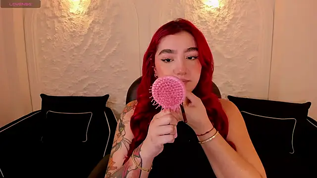 Snapshot of ViolettCastel chatting on October 12, 2025, 4:52 pm ViolettCastel online show from October 12, 2025, 4:52 pm