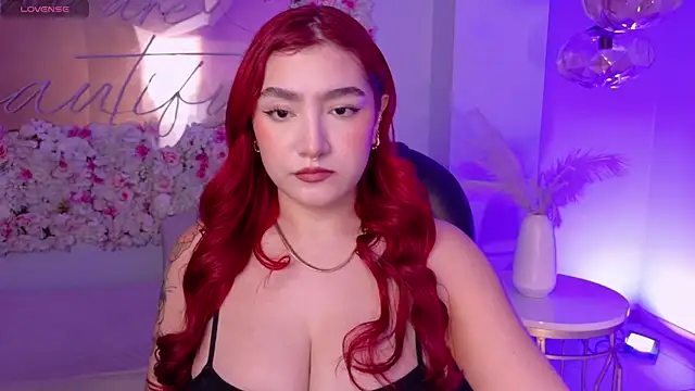 Snapshot of ViolettCastel chatting on November 21, 2025, 7:13 pm ViolettCastel online show from November 21, 2025, 7:13 pm