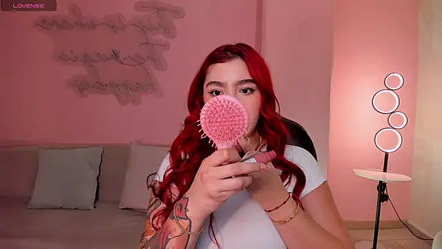 Snapshot of ViolettCastel chatting on October 7, 2025, 7:04 pm ViolettCastel online show from October 7, 2025, 7:04 pm