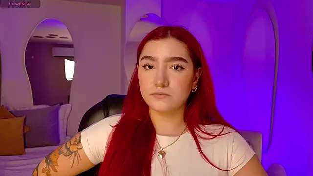 Snapshot of ViolettCastel chatting on November 15, 2025, 7:29 pm ViolettCastel online show from November 15, 2025, 7:29 pm