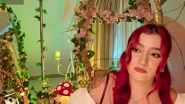 Snapshot of ViolettCastel chatting on October 29, 2025, 9:25 pm ViolettCastel online show from October 29, 2025, 9:25 pm