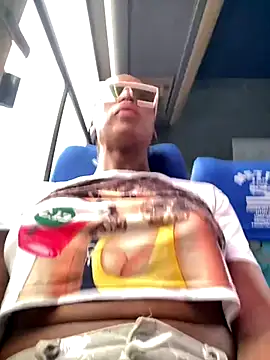 Snapshot of sweetsarabig22cm chatting on November 16, 2025, 5:50 pm sweetsarabig22cm online show from November 16, 2025, 5:50 pm