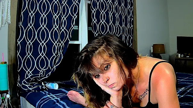 ZeelaXoXo online show from September 14, 2025, 4:57 am