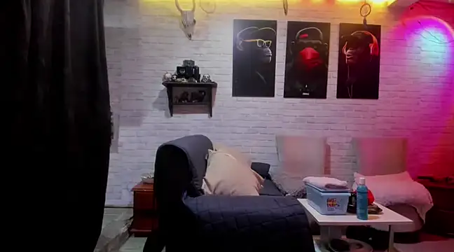 Snapshot of Kimmymadison- chatting on February 15, 2025, 12:37 am Kimmymadison- online show from February 15, 2025, 12:37 am