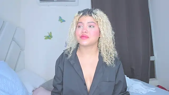 sofiacastillo01 online show from April 10, 2026, 5:09 pm