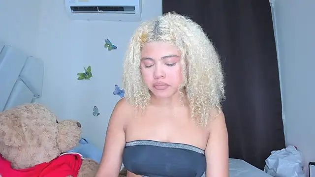 Snapshot of sofiacastillo01 chatting on January 6, 2026, 2:32 pm sofiacastillo01 online show from January 6, 2026, 2:32 pm