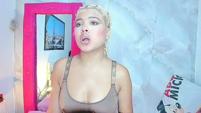 Snapshot of sofiacastillo01 chatting on June 25, 2026, 1:27 pm sofiacastillo01 online show from June 25, 2026, 1:27 pm