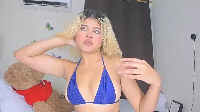 Snapshot of sofiacastillo01 chatting on December 19, 2025, 2:52 pm sofiacastillo01 online show from December 19, 2025, 2:52 pm