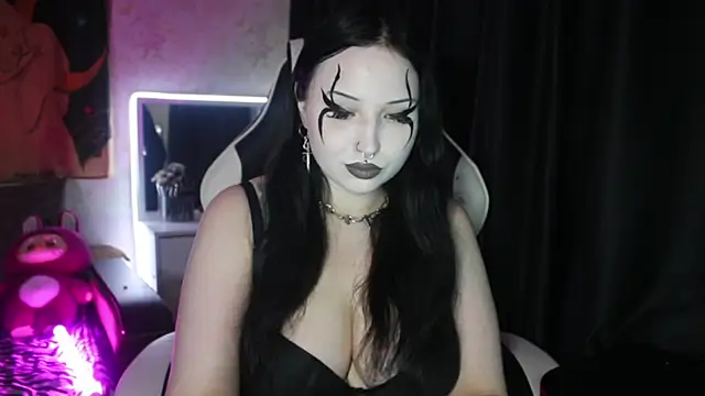Snapshot of Kitty_goth chatting on July 10, 2026, 9:37 pm Kitty goth online show from July 10, 2026, 9:37 pm