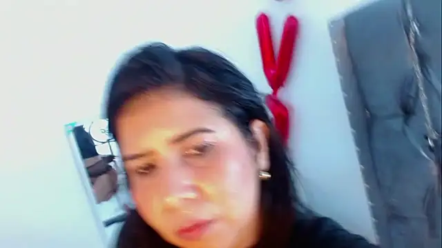 YUSELFI ROSS  online show from March 20, 2025, 3:25 pm