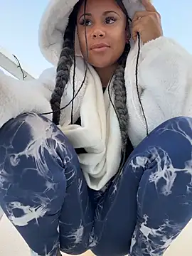 HaileyDiana online show from December 15, 2025, 10:43 am