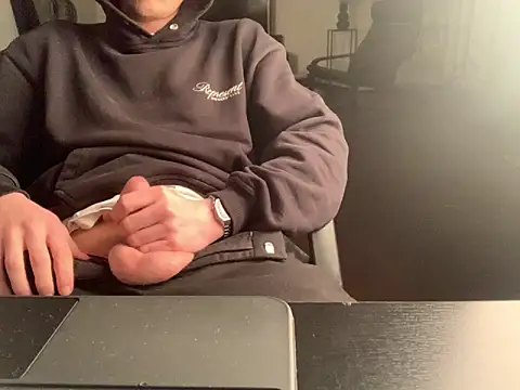 KendrickJiz online show from April 9, 2026, 7:53 pm