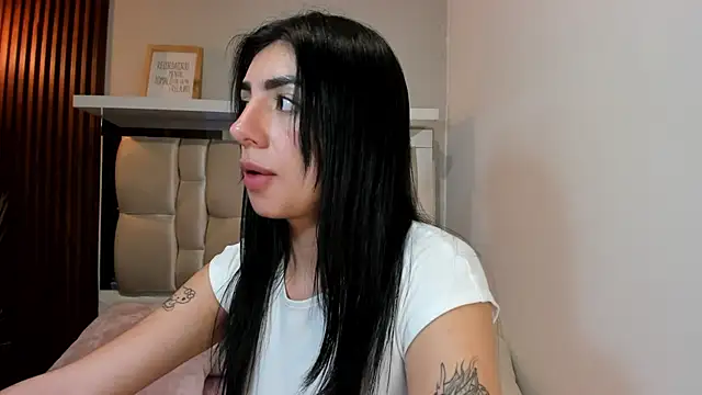 ANTONELLA  ROUSE  online show from February 24, 2025, 4:04 pm