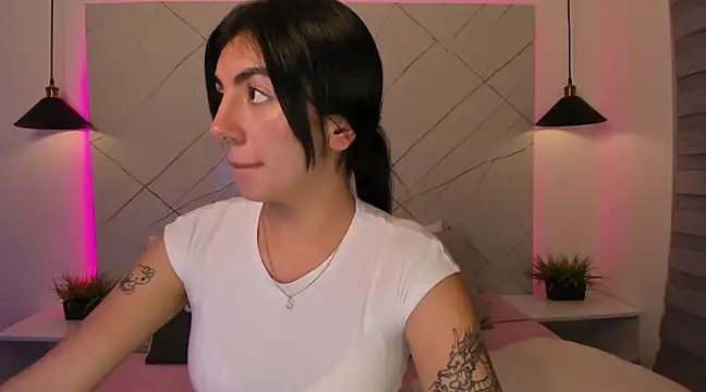 ANTONELLA  ROUSE  online show from February 17, 2025, 11:33 pm