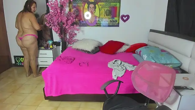 Snapshot of karenmilf_4 chatting on November 9, 2025, 12:25 am karenmilf 4 online show from November 9, 2025, 12:25 am