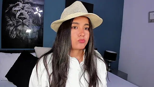 Liana Bernocchi online show from March 6, 2025, 8:27 pm