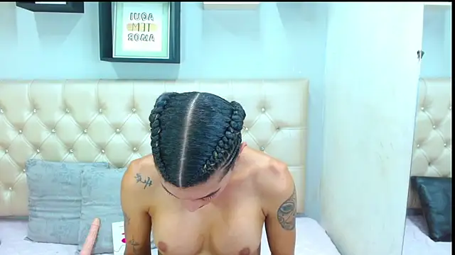 lucia marks online show from February 1, 2025, 10:01 pm