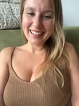 Vanilladreams online show from July 10, 2026, 2:17 pm
