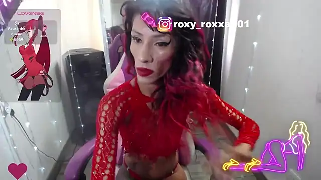 Snapshot of roxy_roxxan chatting on February 8, 2026, 2:15 pm roxy roxxan online show from February 8, 2026, 2:15 pm