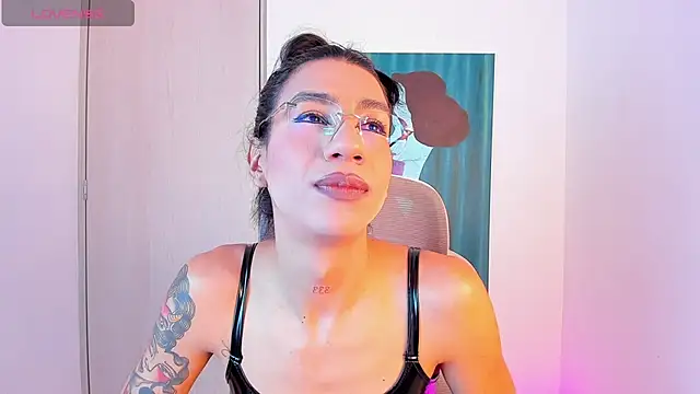 sofiaa grey  online show from February 20, 2026, 2:19 pm