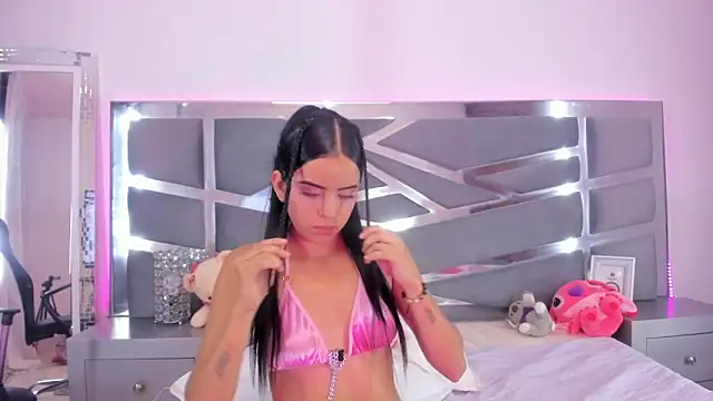 emilyclay 1 online show from December 2, 2024, 8:50 pm