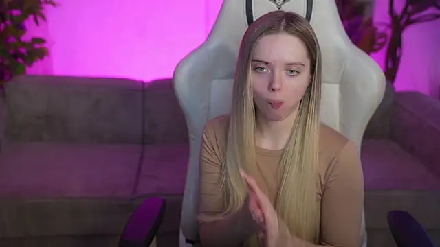 Cassy-Celestial  online show from December 20, 2025, 9:34 am