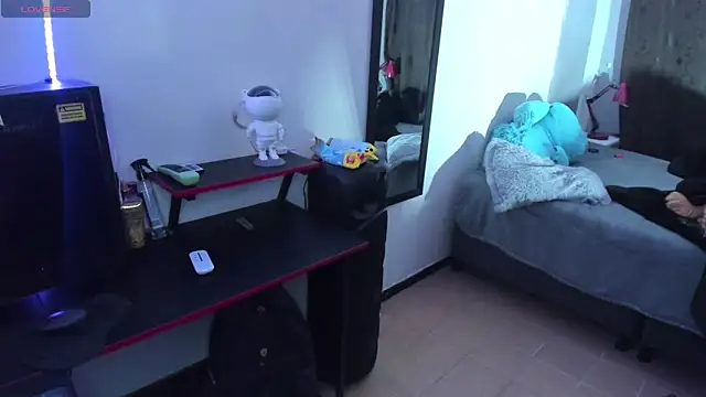 MIABOOBS   online show from September 29, 2025, 8:36 pm