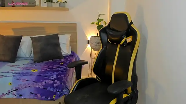 aurora rodriguez online show from February 3, 2025, 12:14 pm