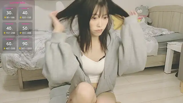 --mami-- online show from October 12, 2025, 2:29 pm