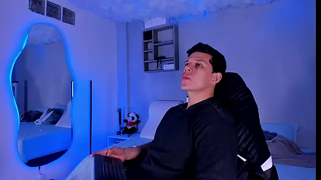 Snapshot of MarcoSullivan chatting on November 24, 2025, 1:44 pm MarcoSullivan online show from November 24, 2025, 1:44 pm