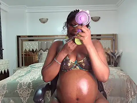 Snapshot of ebony_shilly3 chatting on January 10, 2026, 12:39 am ebony shilly3 online show from January 10, 2026, 12:39 am