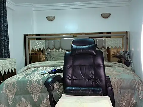 Snapshot of ebony_shilly3 chatting on January 14, 2026, 12:25 am ebony shilly3 online show from January 14, 2026, 12:25 am