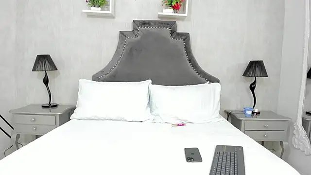 Snapshot of LaurenSnow chatting on February 5, 2025, 3:31 pm LaurenSnow online show from February 5, 2025, 3:31 pm