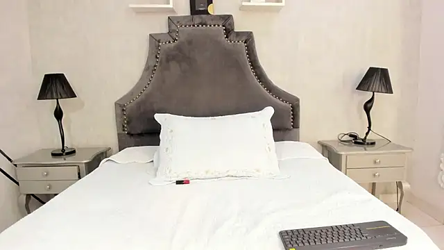 Snapshot of LaurenSnow chatting on November 13, 2025, 3:49 pm LaurenSnow online show from November 13, 2025, 3:49 pm