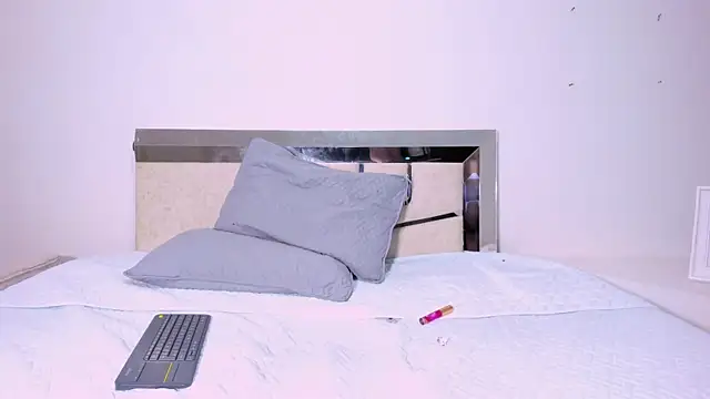 Snapshot of LaurenSnow chatting on March 1, 2025, 7:26 pm LaurenSnow online show from March 1, 2025, 7:26 pm