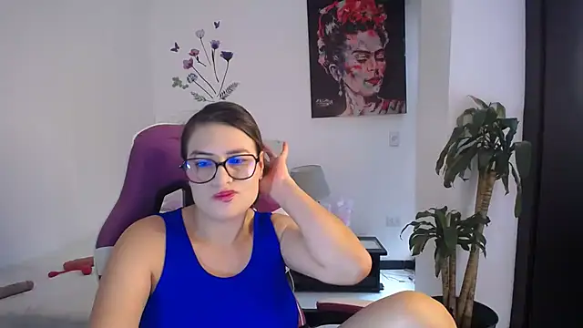 esmeraldaa230 online show from March 11, 2026, 7:41 pm