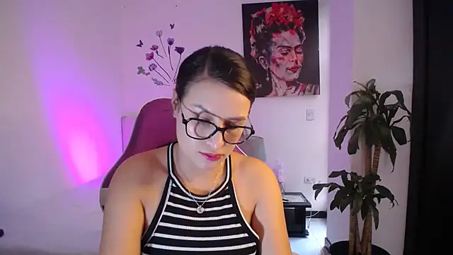 Snapshot of esmeraldaa230 chatting on February 26, 2026, 9:04 pm esmeraldaa230 online show from February 26, 2026, 9:04 pm