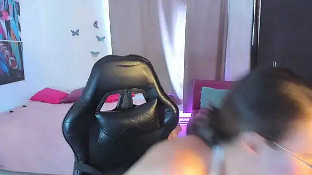 esmeraldaa230 online show from March 26, 2026, 4:05 pm