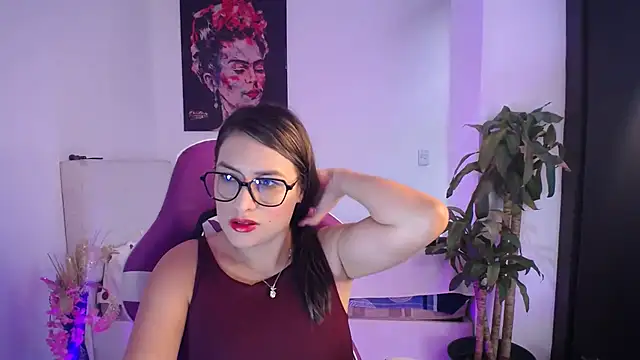 esmeraldaa230 online show from November 26, 2025, 7:47 pm