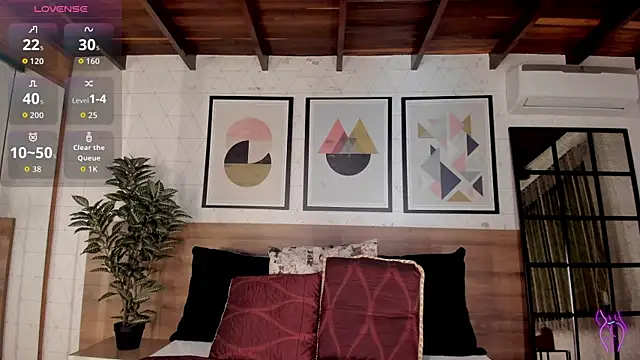 LunaRuso online show from September 16, 2025, 7:59 pm