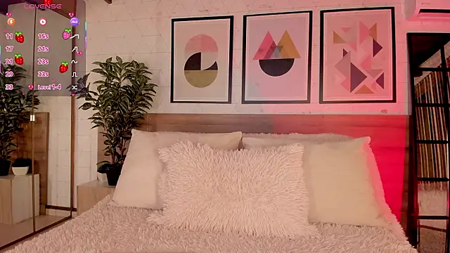 LunaRuso online show from March 6, 2026, 7:53 pm