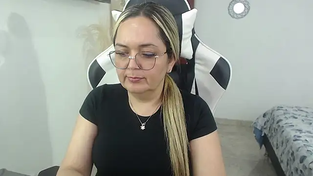 Snapshot of samy_vsn chatting on May 8, 2026, 6:12 pm samy vsn online show from May 8, 2026, 6:12 pm