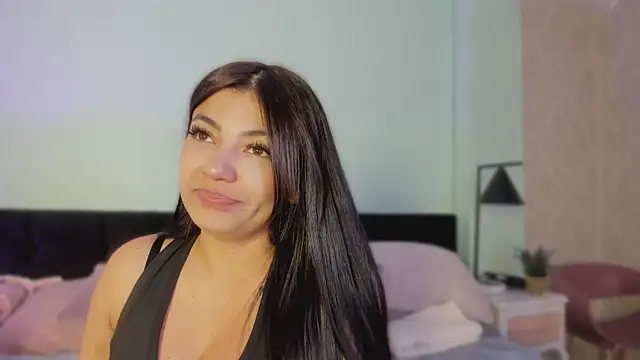 EvaaStevens online show from November 10, 2025, 3:06 pm