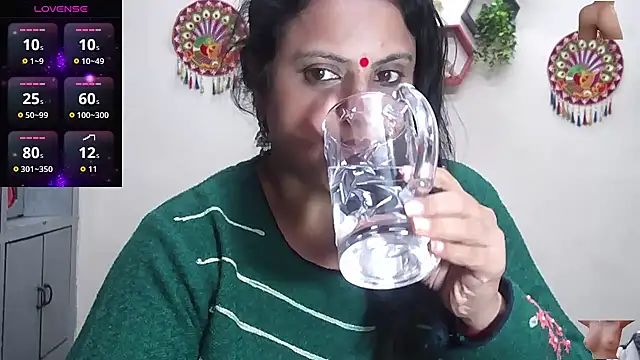 Sexy komolika online show from December 18, 2025, 11:58 am