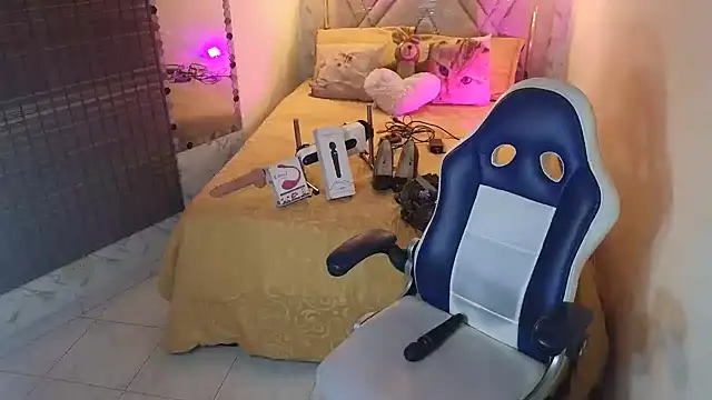 brunette 35 online show from March 8, 2025, 12:00 am